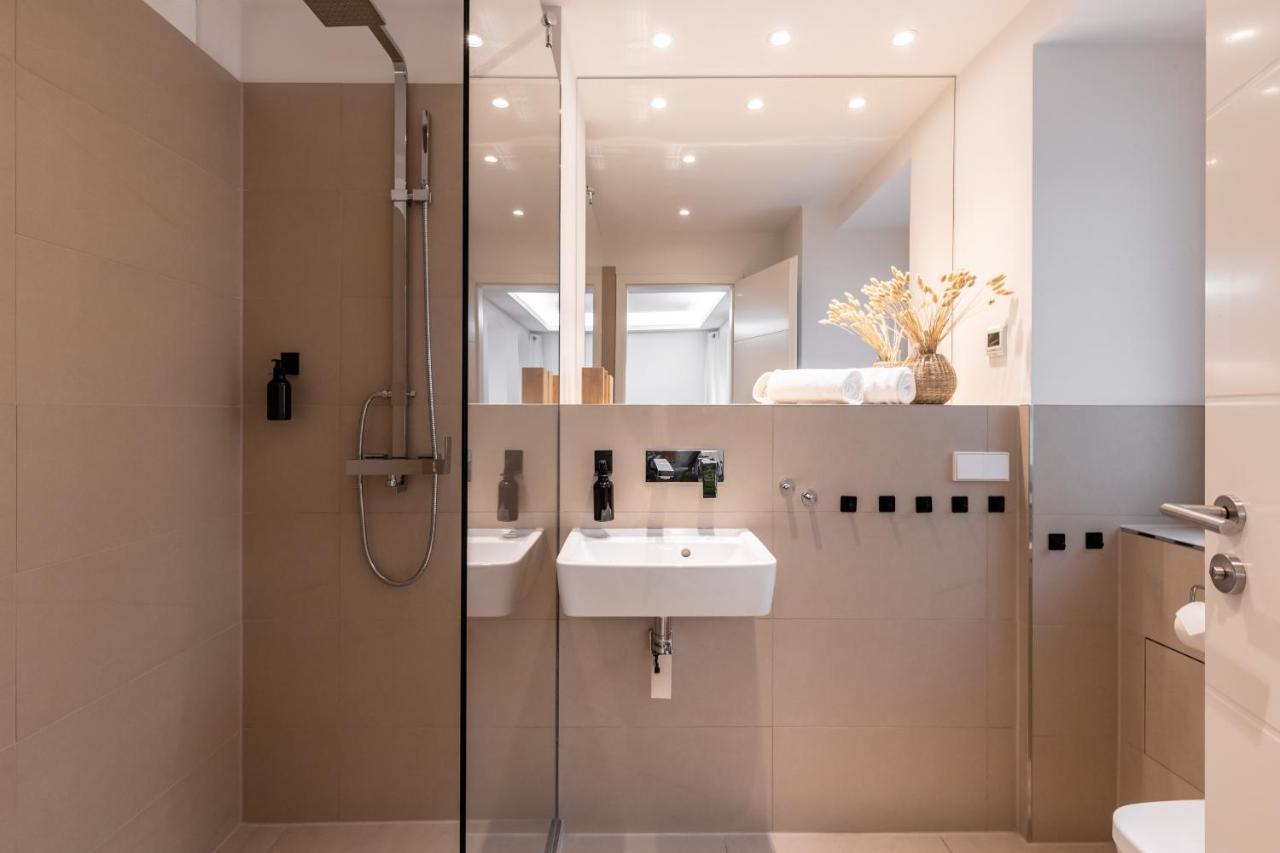 Spacious Apartment In Hemholtzkiez Prenzlauer Berg For 8 People Hiddenseer Berlin Bagian luar foto