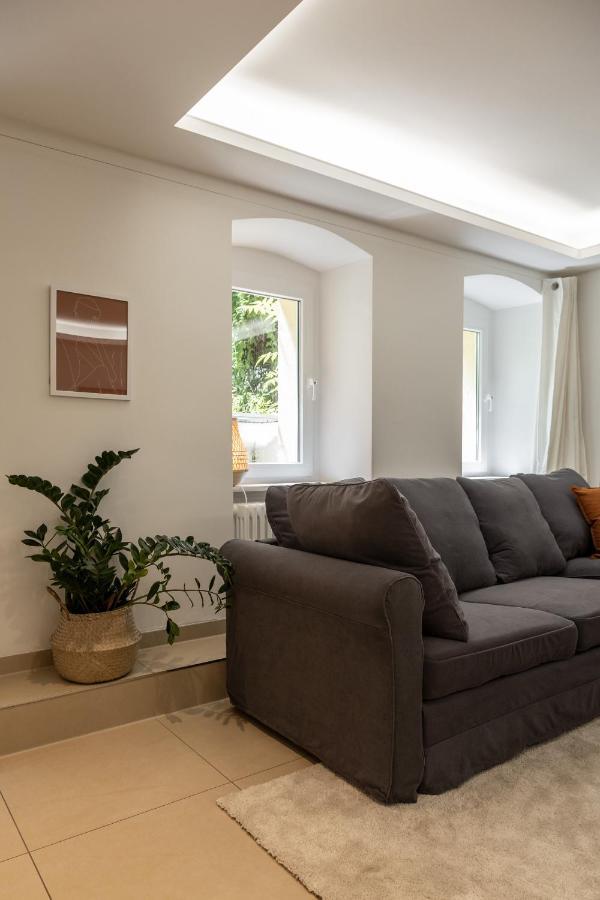 Spacious Apartment In Hemholtzkiez Prenzlauer Berg For 8 People Hiddenseer Berlin Bagian luar foto