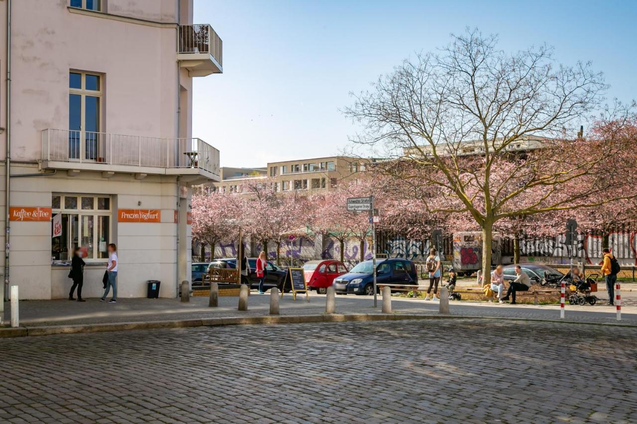 Spacious Apartment In Hemholtzkiez Prenzlauer Berg For 8 People Hiddenseer Berlin Bagian luar foto